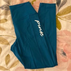 VS PINK Ultimate Crop